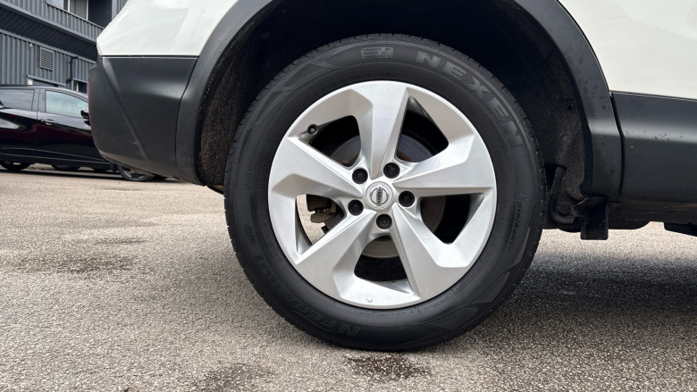 Nissan Qashqai 1.3 DiG-T Acenta Premium 5dr Petrol Hatchback